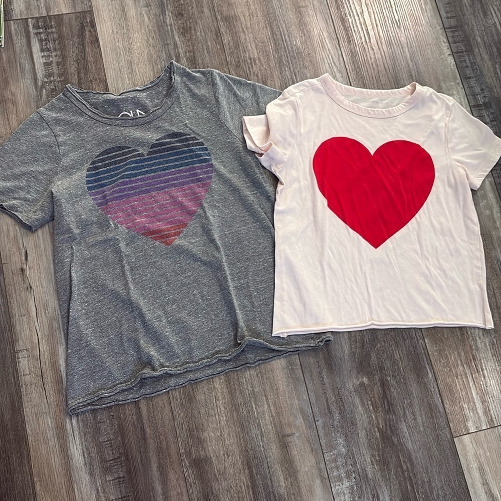 Chaser Heart Tee lot size XS/S